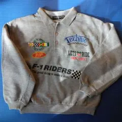 刺繍入りグレーのポロシャツ