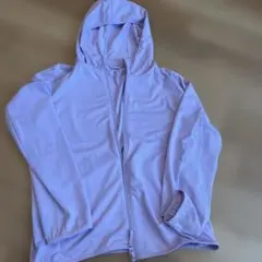 薄紫のフード付きパーカー 140