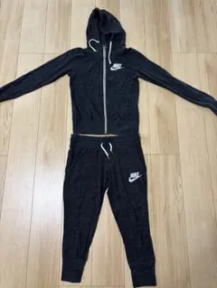 NIKE セットアップジャージ　レディースキッズ　ジム、ダンス