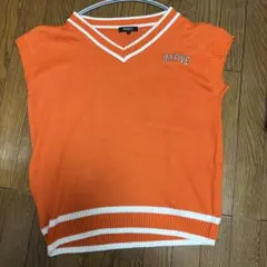 オレンジ Vネック ニットベスト DATIVE