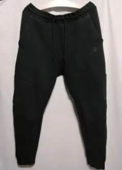 ナイキ　NIKE　テックフリースパンツ　ジョガーパンツ　スウェットパンツ　黒