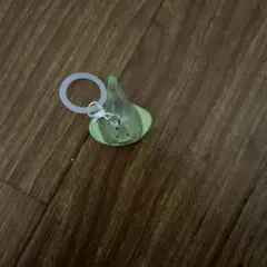 緑色魚型キーホルダー