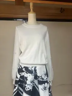 CHIP CLIPおしゃれなデザインホワイトビーズ付きパフスリーブニットMサイズ