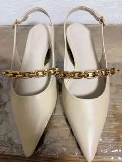 CHARLES & KEITH チェーン付きフラットミュールのサムネイル