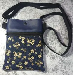大きめショルダーバッグ☆スマホポーチ☆花柄☆青紺☆サコッシュ