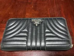 PRADA キルティングレザー 長財布
