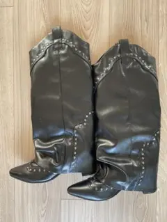 スタッズ付きブラックロングブーツ