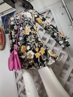 40サイズ★ 綺麗　4298 ★SHIZUKA KOMURO 花 カットソーのサムネイル