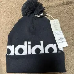 adidas ポンポン付きニット帽 黒