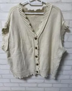 アイボリー ニットベスト ボタン付き