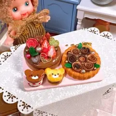 バラとクマの豪華なスイーツセット