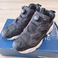 【箱付き・美品】インスタポンプフューリー23.5センチ（リーボック）