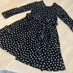 水玉模様の長袖ドレス