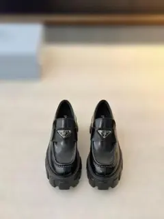 プラダ ブラック 厚底 ローファー レディース 革靴