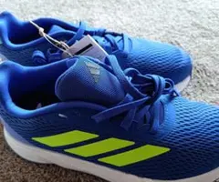 新品タグ付き‼️キッズスニーカー・アディダス　adidas 青色・20cm・軽め