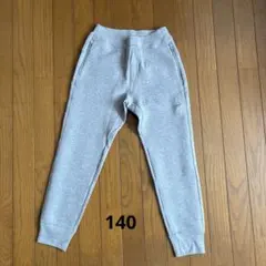 未使用 140㎝ ユニクロ KIDS ウルトラストレッチ ドライスウェットパンツ