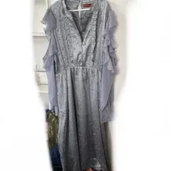 ブルーグレー フリル付きワンピース　タベルノスキー　大きいサイズ