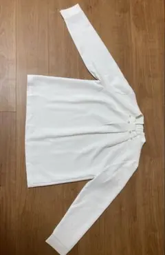 ホワイト 長袖シャツ パール付き