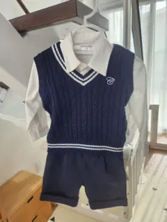 (３点セット)ネイビー ベストと半ズボン、 白長袖シャツ付き