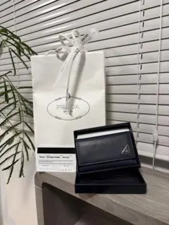 【PRADA】 サフィアーノレザー トライアングル キーケース