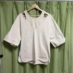 アイボリー オフショルダー レイヤードトップスのサムネイル