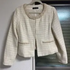 クリーム色 ツイードジャケット フリル付き