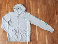 Quiksilver ジップパーカー グレー柄 フード・ポケット付き Lサイズ