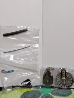 鬼滅の刃　竈門炭治郎　日輪刀　２点　鍔チャーム✕２　未開封