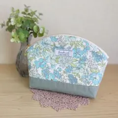 ハンドメイド❉花柄シェルポーチ ラウンドポーチ メイクポーチ(ブルー)
