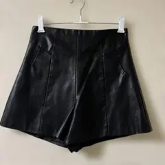 レザーショートパンツ