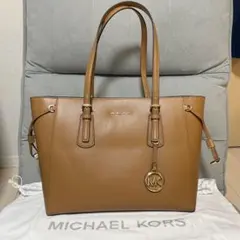 MICHAEL KORS VOYAGER　ロゴ入り トートバッグ ブラウンのサムネイル