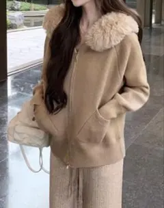 ファー付きベージュニットパーカー