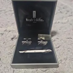 Nicole StGilles カフリンクスとタイバーセット