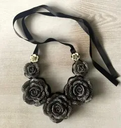 【新品・未使用品】花モチーフ 黒チョーカー