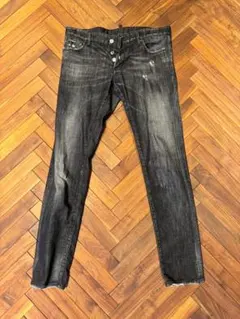DSQUARED2 ブラック テーパードデニム 裾切りっぱ N3623 - メルカリ