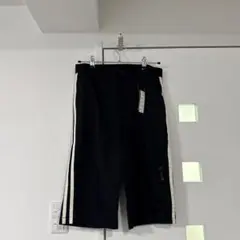 新品タグ付　Nylausメンズ黒ハーフパンツ　黒ショートパンツ サイドストライプ