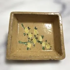 陶印あり 黄釉 花文 角小皿 豆皿 手描き 陶器 古道具 和食器