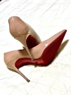 Christian Louboutin ベージュ 36.5 ヌーディ　デコルテ