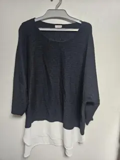 ブラックとシフォンホワイトの長袖トップス