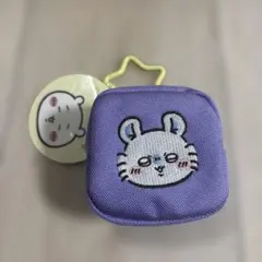 ちいかわカラビナ付き刺繍スクエアミニポーチ　モモンガ　パープル