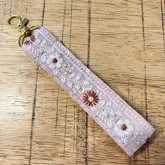 インド刺繍リボン　ハンドストラップ