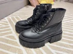 厚底黒ブーツ サイドファスナー付きのサムネイル