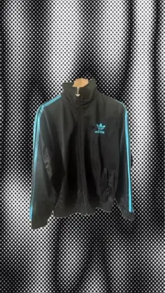 adidasトラックジャケット