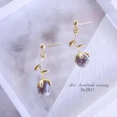 No.5811　大人かわいい立体フラワーグレーパープルバラ　ピアス/イヤリング