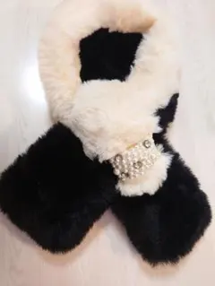 【美品】フェイクファーティペットマフラー ブラック ホワイト パール装飾☆