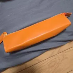 オレンジ色の合成皮革筆箱