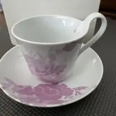 白と薄紫の花柄カップ・ソーサーセットroyal copenhagen