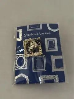 VENDOME AOYAMA ノベルティ　ピンバッジのサムネイル