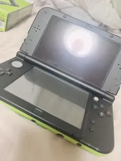 Newニンテンドー3DS LL ライム ブラック 本体 充電コード・ケース付