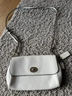値下げコーチCＯACＨホワイト 白ショルダーバッグ斜めがけ